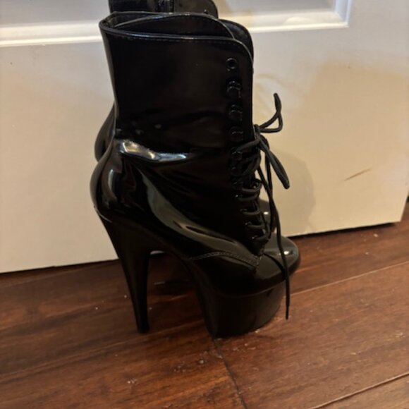 Pleasers Black 7 in Adore 1020 - Picture 3 of 4